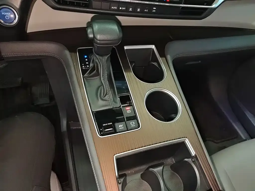 Toyota Granvia 2024 из CN, фото 6