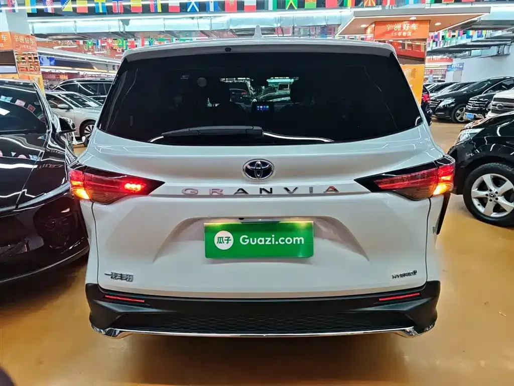 Toyota Granvia 2024 из CN, фото 8