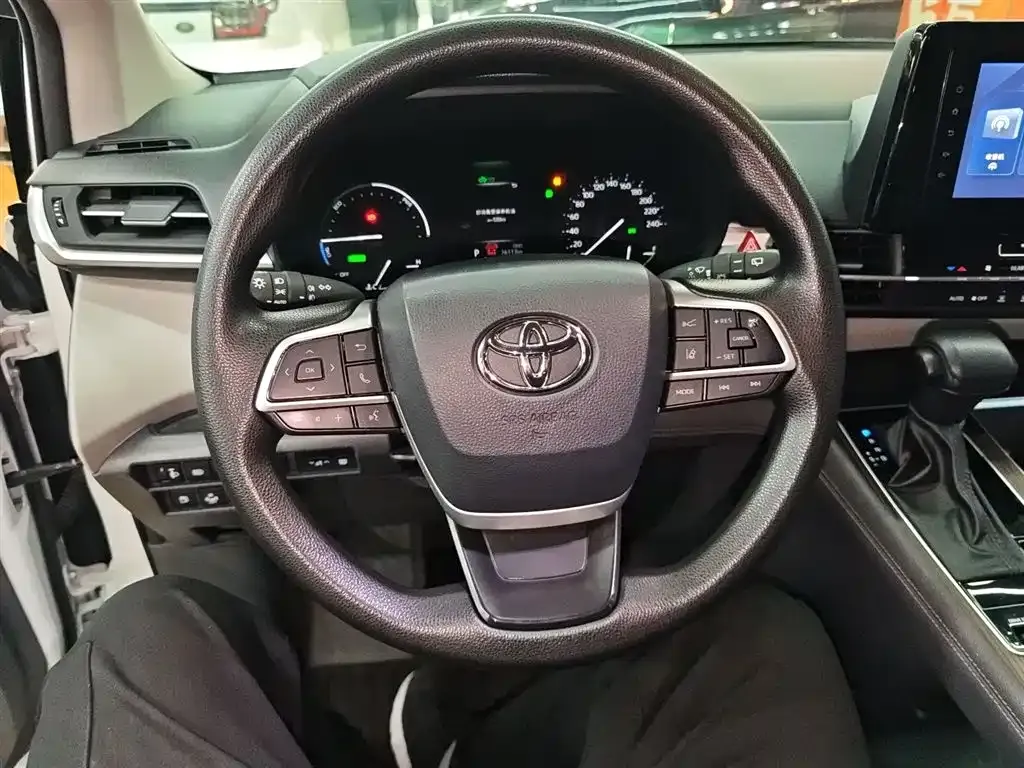 Toyota Granvia 2024 из CN, фото 7