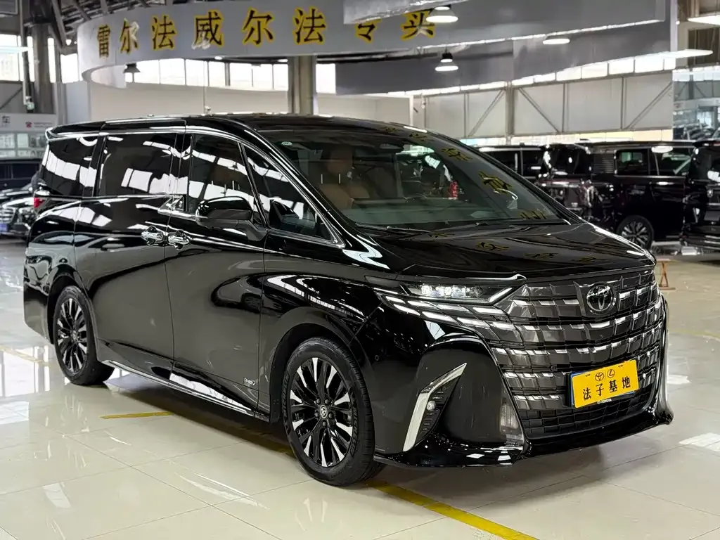 Toyota Alphard — фото 9
