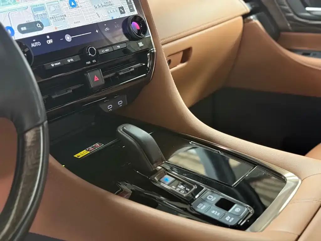 Toyota Alphard — фото 5