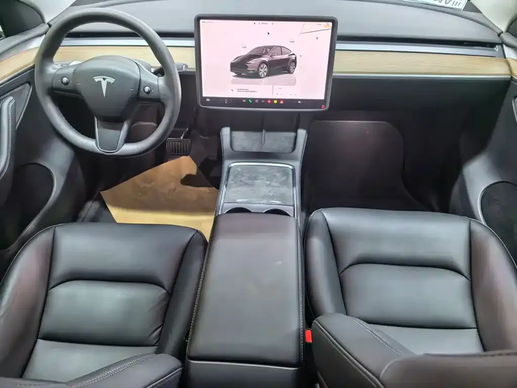 Tesla Model Y — фото 4