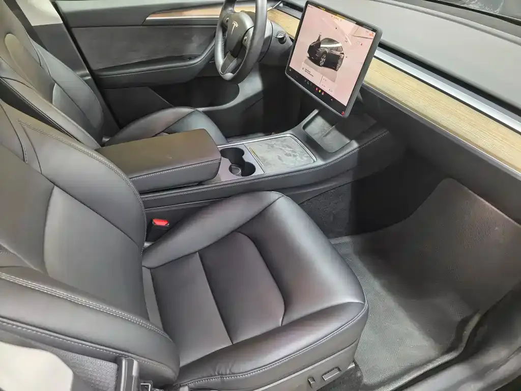 Tesla Model Y — фото 6