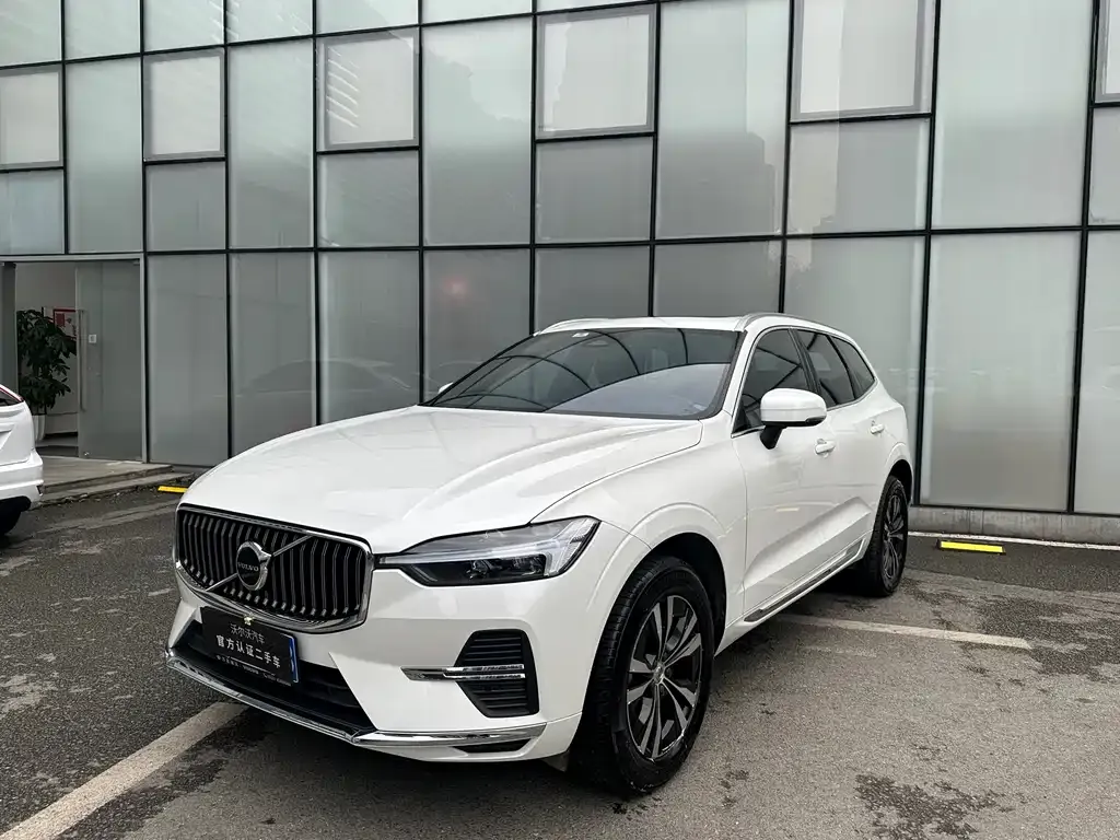 Volvo XC60 — фото 1