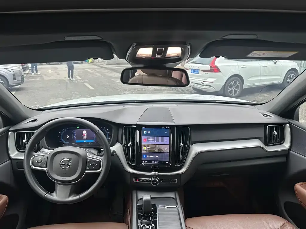 Volvo XC60 — фото 10