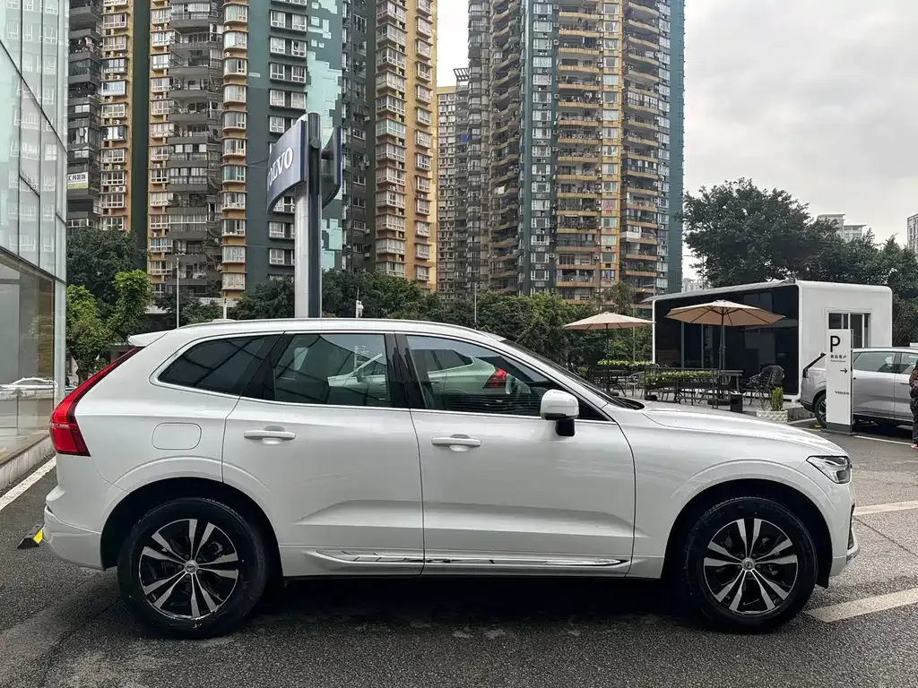 Volvo XC60 — фото 9