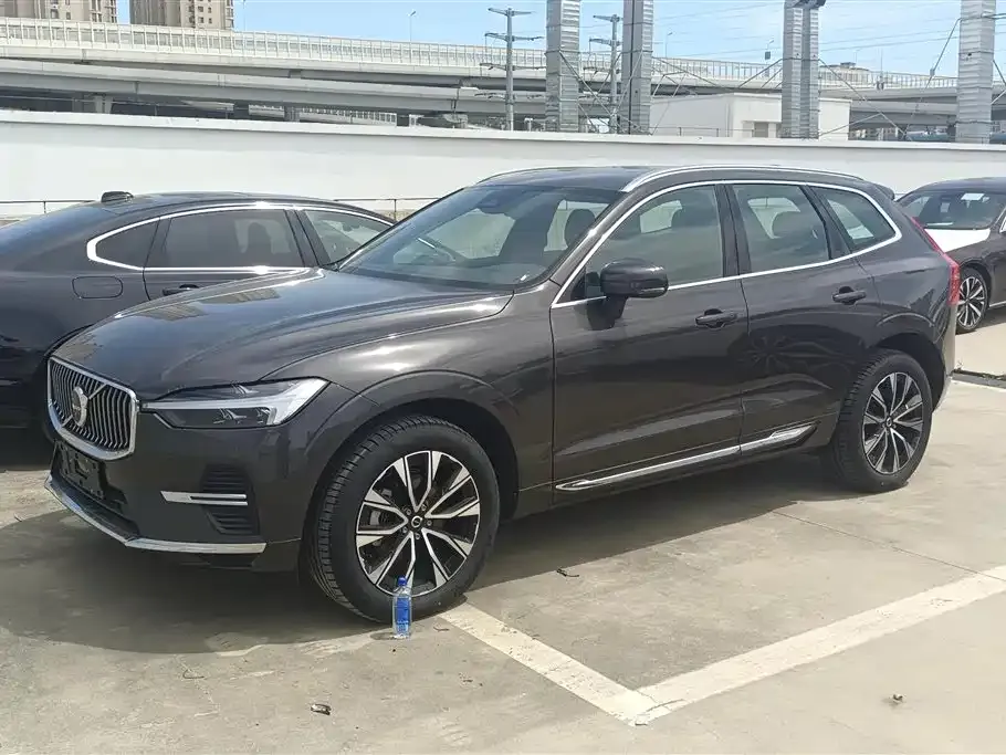 Volvo XC60 — фото 1