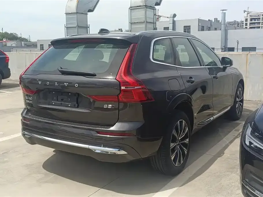 Volvo XC60 — фото 9