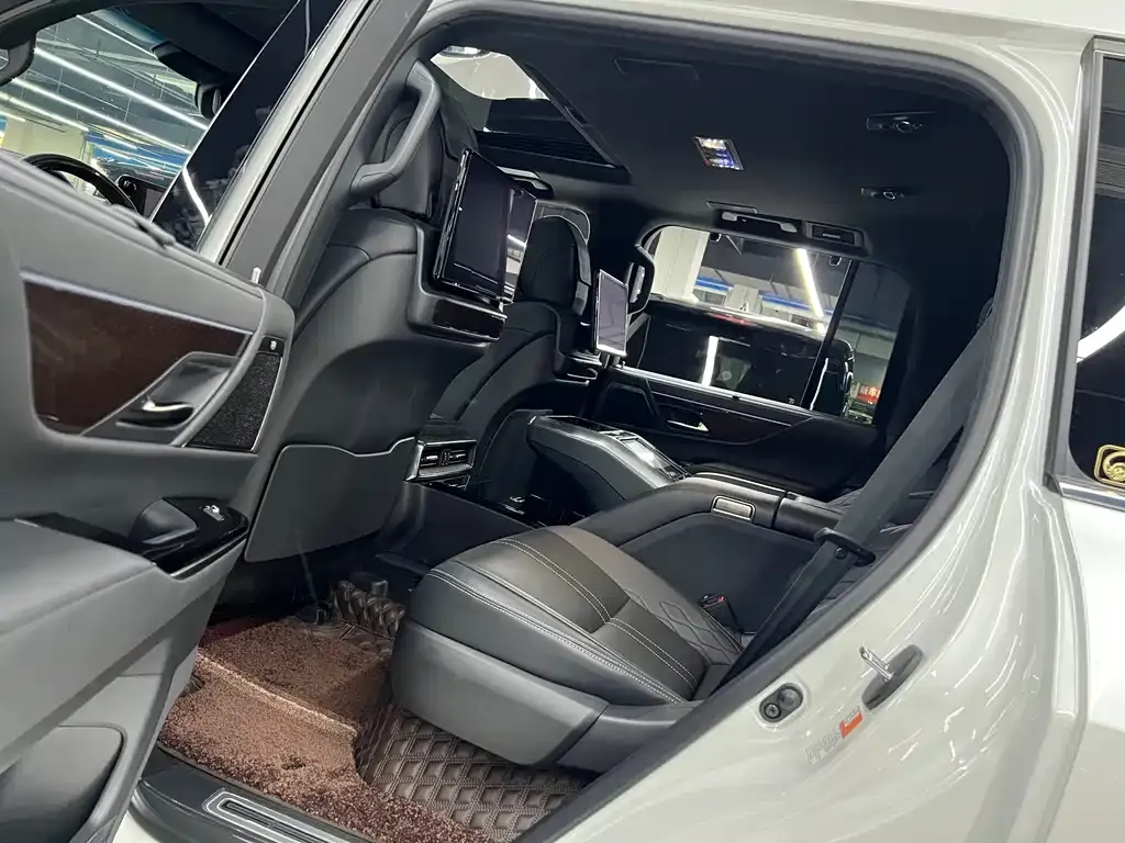 Lexus LX — фото 7