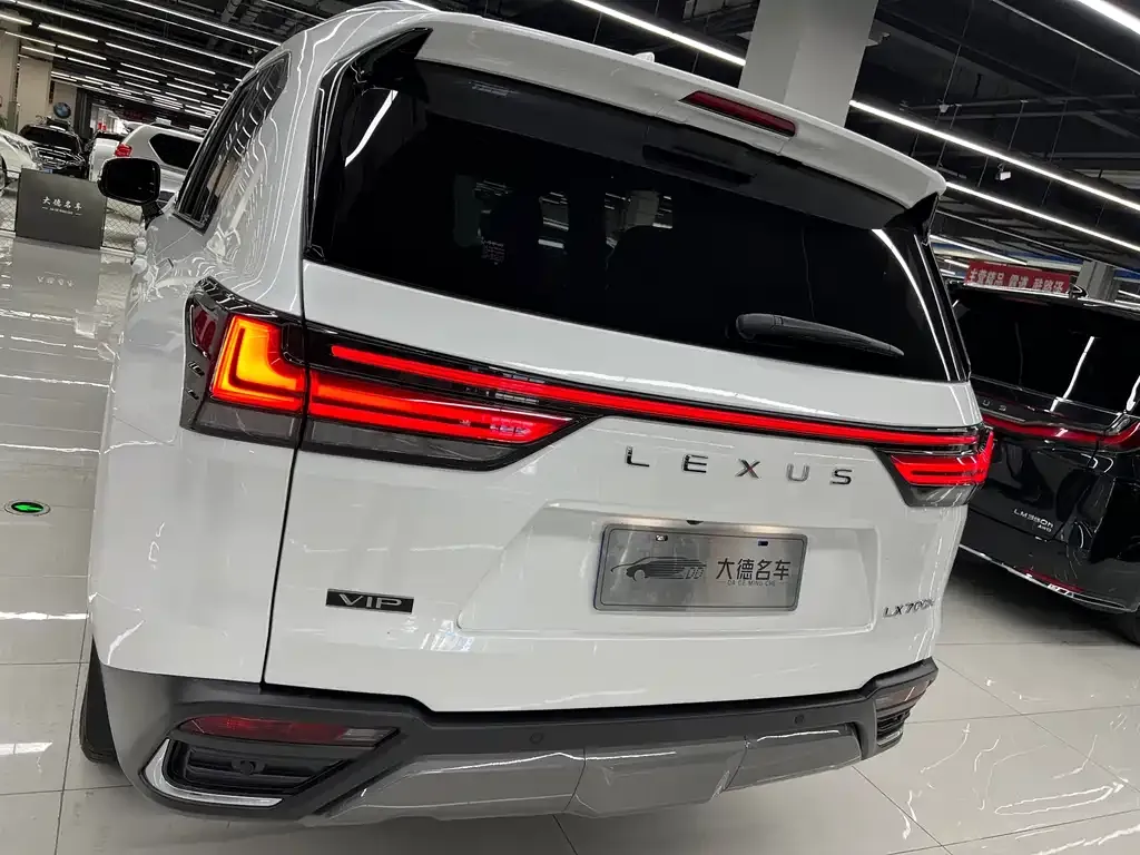 Lexus LX — фото 10