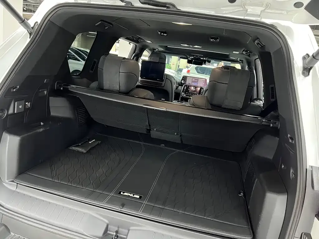 Lexus LX — фото 8
