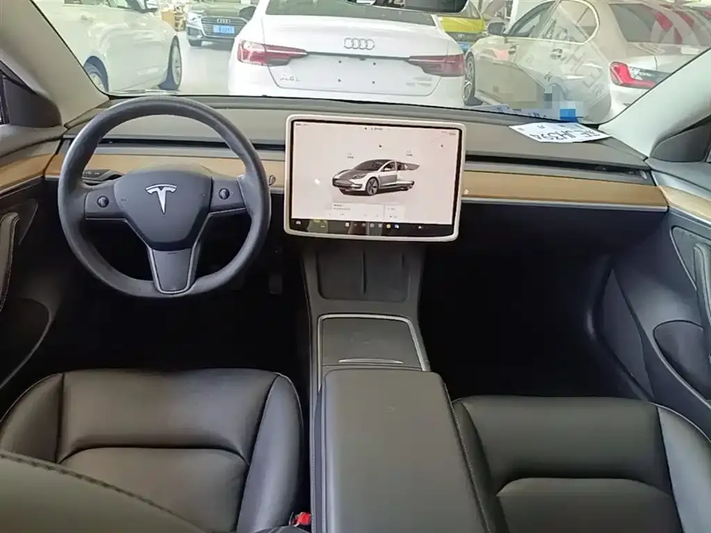 Tesla Model 3 — фото 3