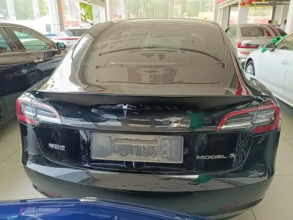 Tesla Model 3 — фото 4