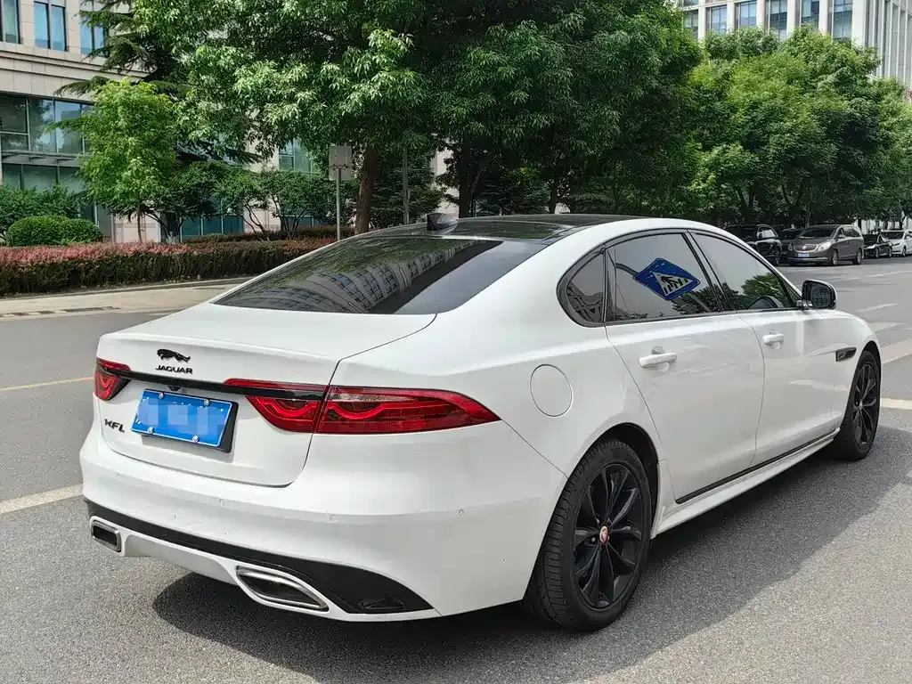 Jaguar XFL — фото 4