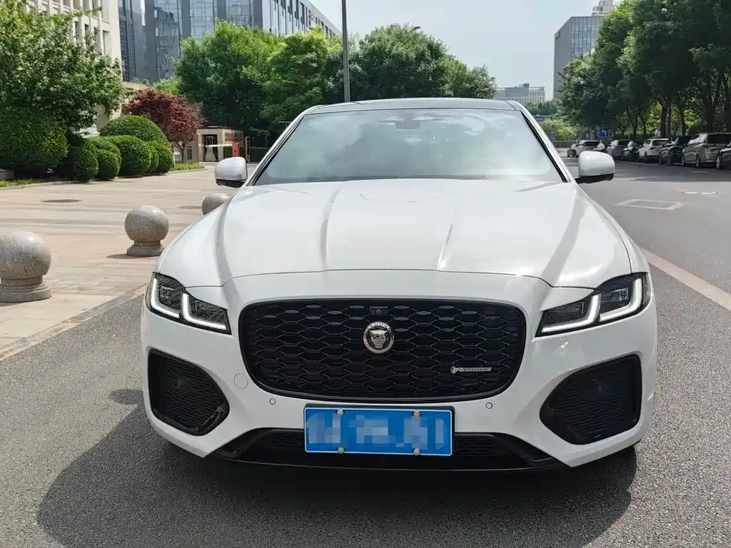 Jaguar XFL — фото 10