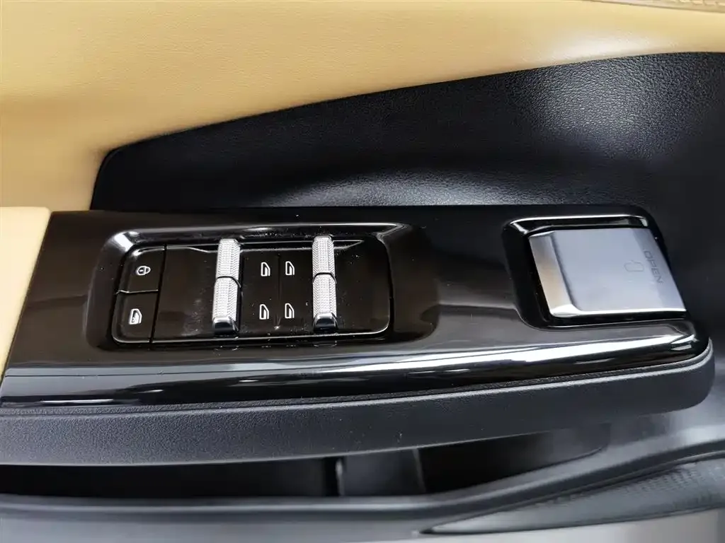 Geely Galaxy L7 — фото 3