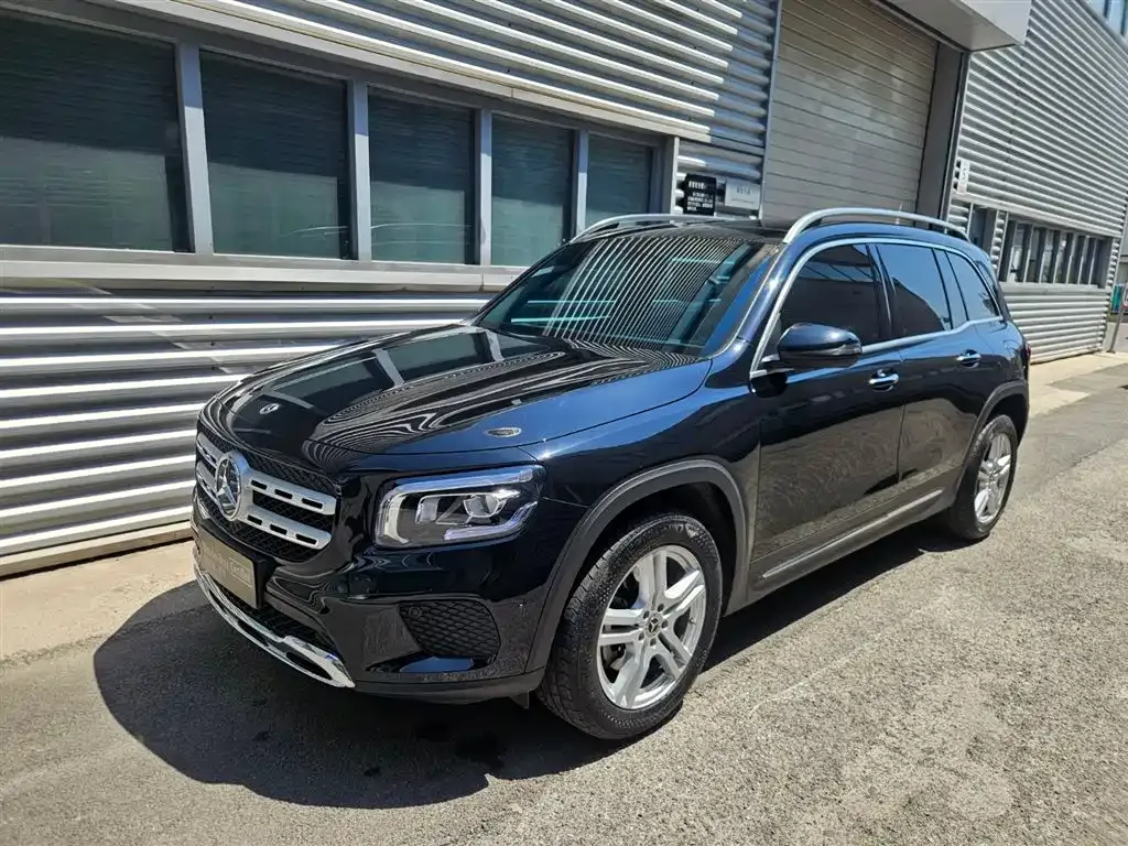 Mercedes-Benz GLB — фото 1