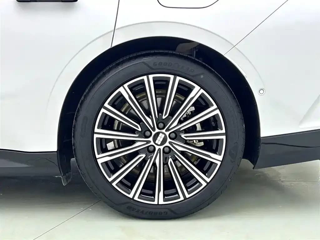 Geely Galaxy Xingyao 8 — фото 10
