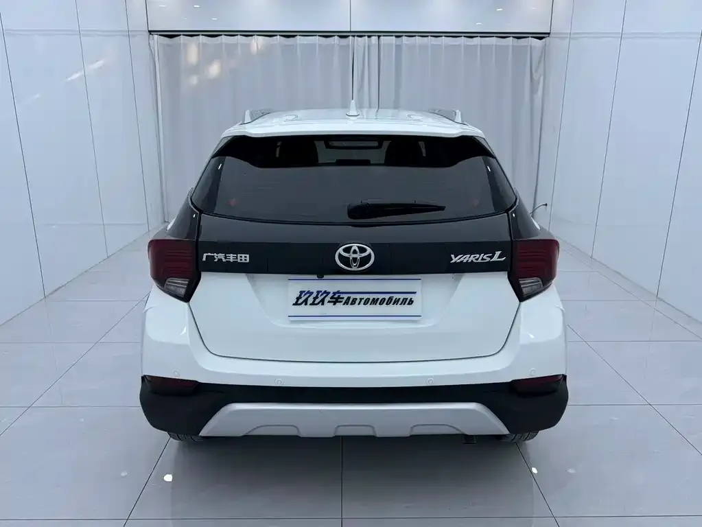 Toyota Yaris L — фото 5