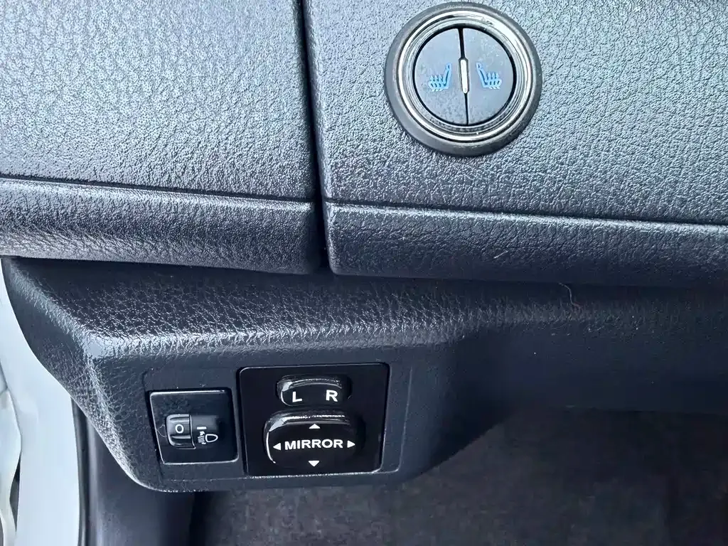 Toyota Yaris L — фото 9