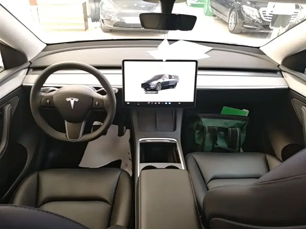 Tesla Model Y — фото 2