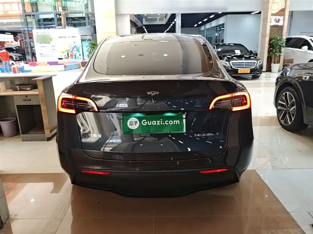 Tesla Model Y — фото 9