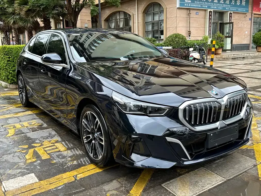 BMW 5 Series — фото 10