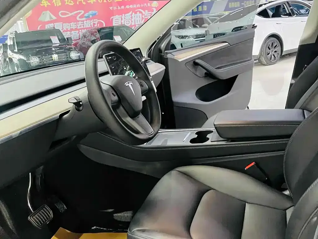 Tesla Model Y — фото 4