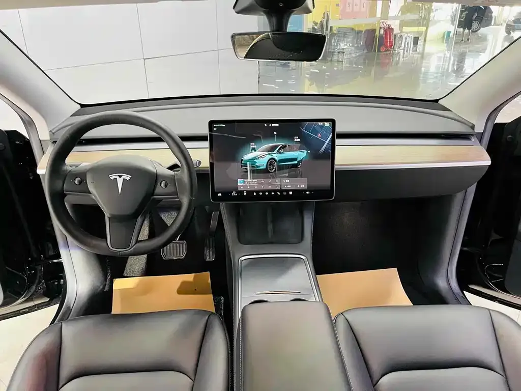 Tesla Model Y — фото 8