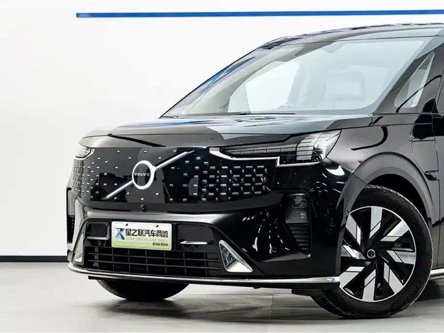 Volvo EM90 2025 из CN, фото 8