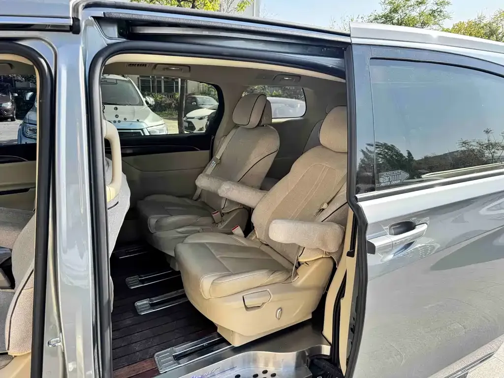 Buick GL8 2023 из CN, фото 5