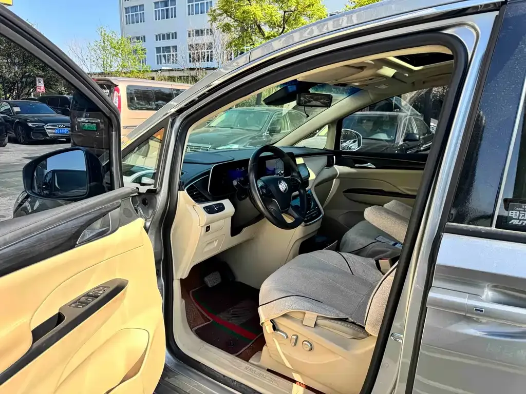Buick GL8 2023 из CN, фото 3