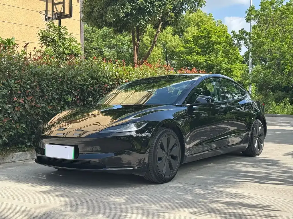 Tesla Model 3 — фото 1