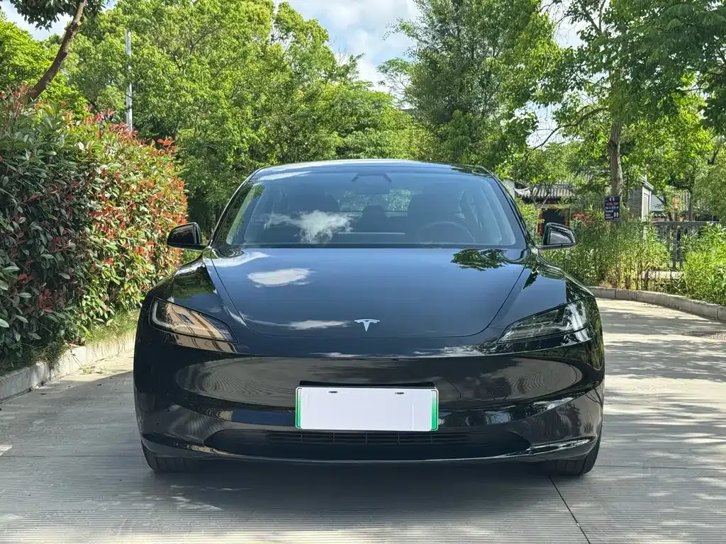 Tesla Model 3 — фото 10
