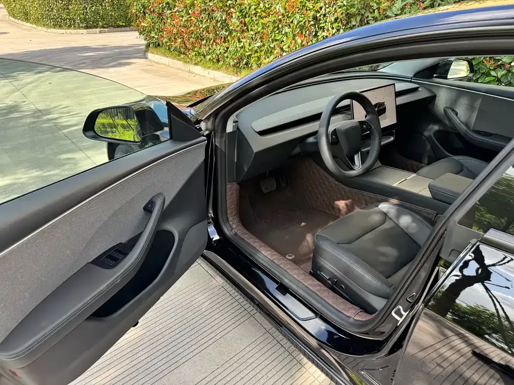 Tesla Model 3 — фото 9