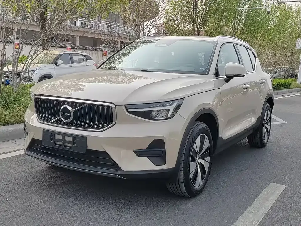 Volvo XC40 — фото 1