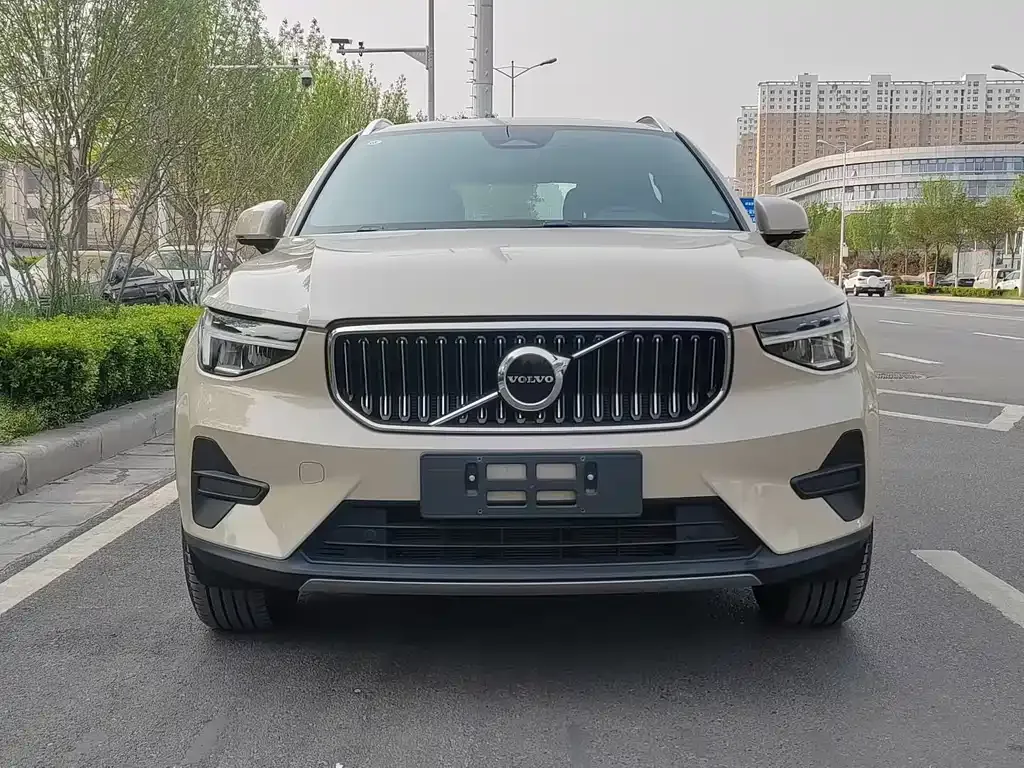 Volvo XC40 — фото 7