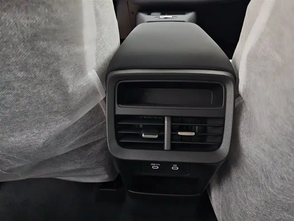 Volvo XC70 Plug-in Hybrid 2026 из CN, фото 9