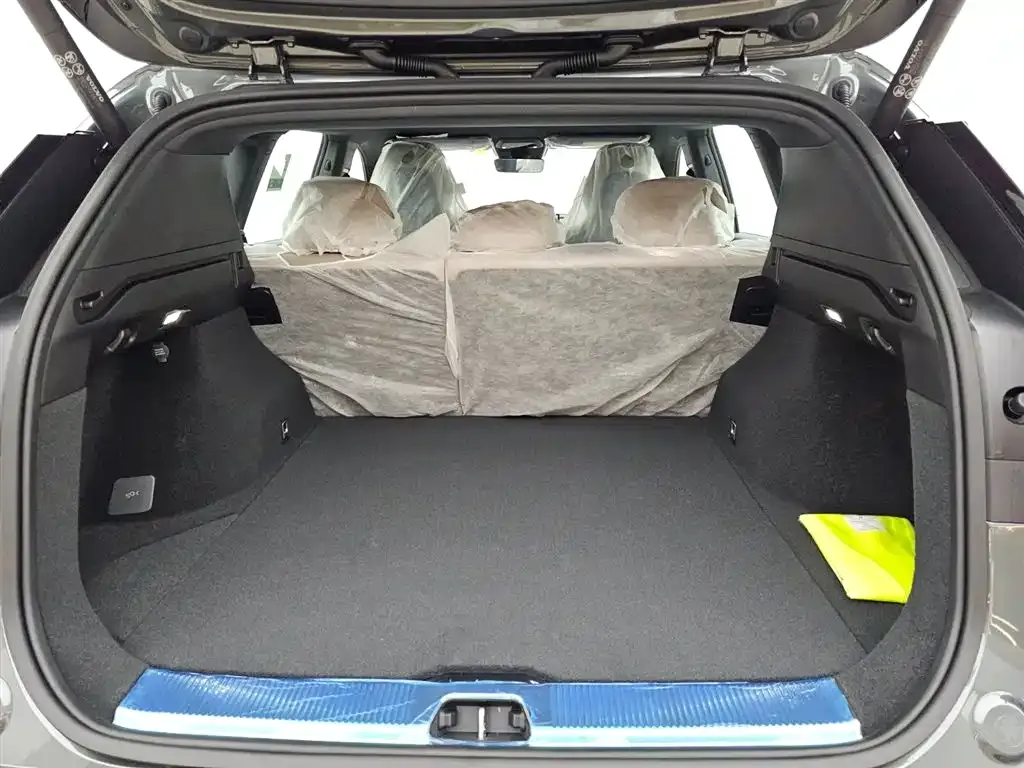 Volvo XC70 Plug-in Hybrid 2026 из CN, фото 2