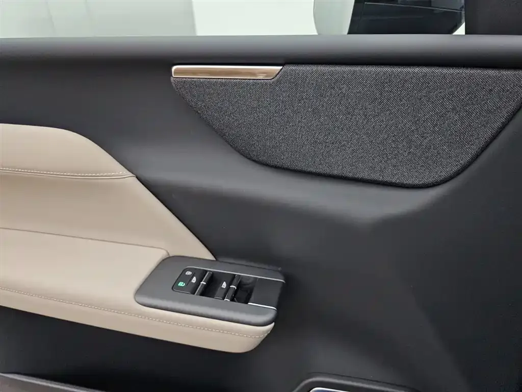 Volvo XC70 Plug-in Hybrid 2026 из CN, фото 7