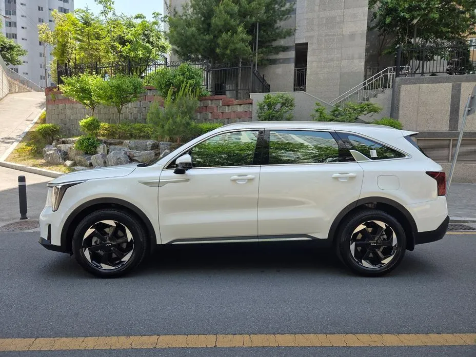 Kia Sorento — фото 7
