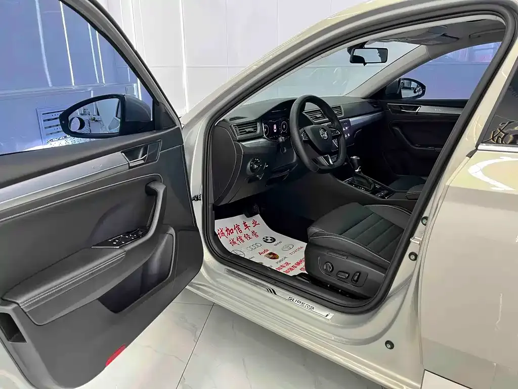 Skoda Superb 2022 из CN, фото 2
