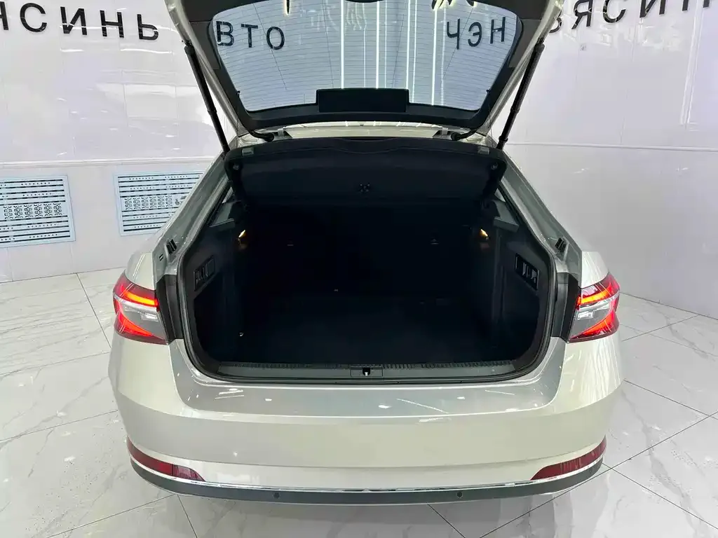 Skoda Superb 2022 из CN, фото 3