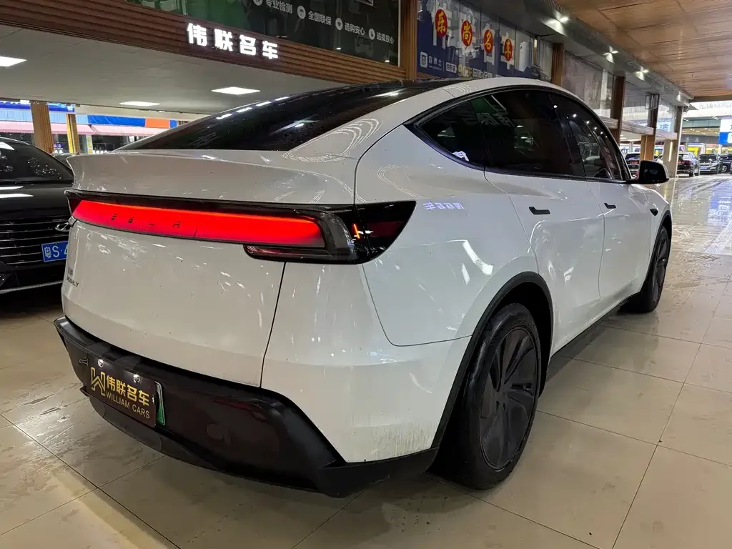 Tesla Model Y — фото 2
