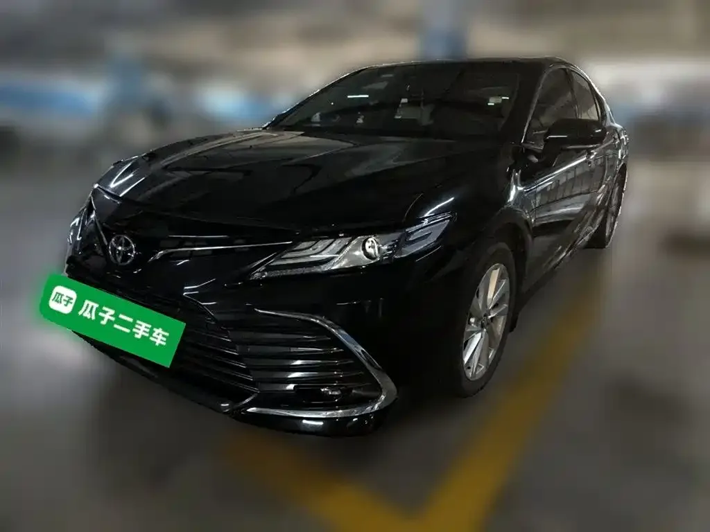 Toyota Camry — фото 1