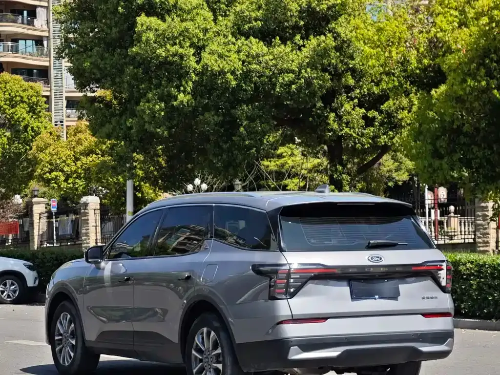 Ford Edge — фото 10