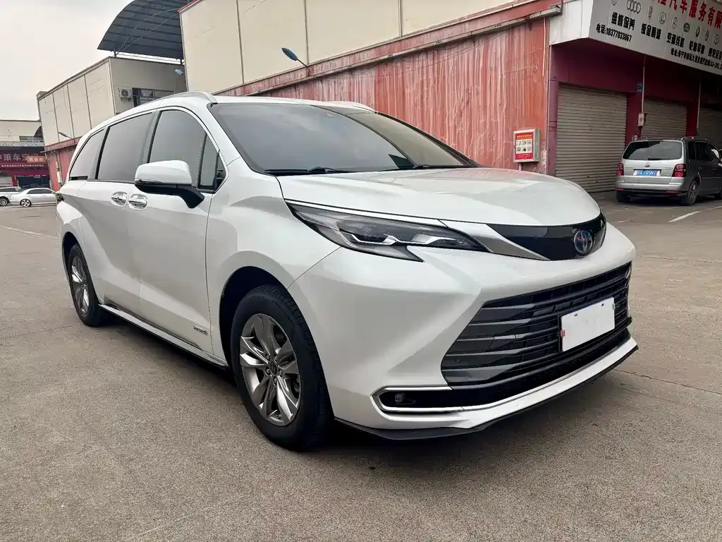 Toyota Sienna — фото 10