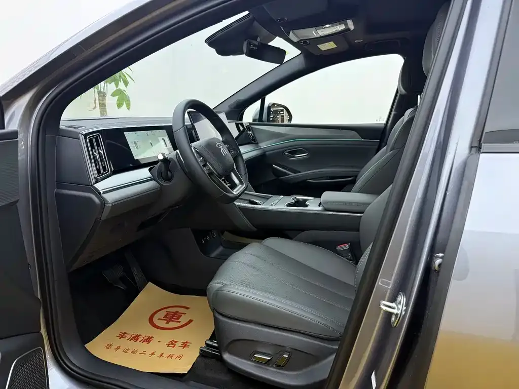 BYD L DM-i — фото 6