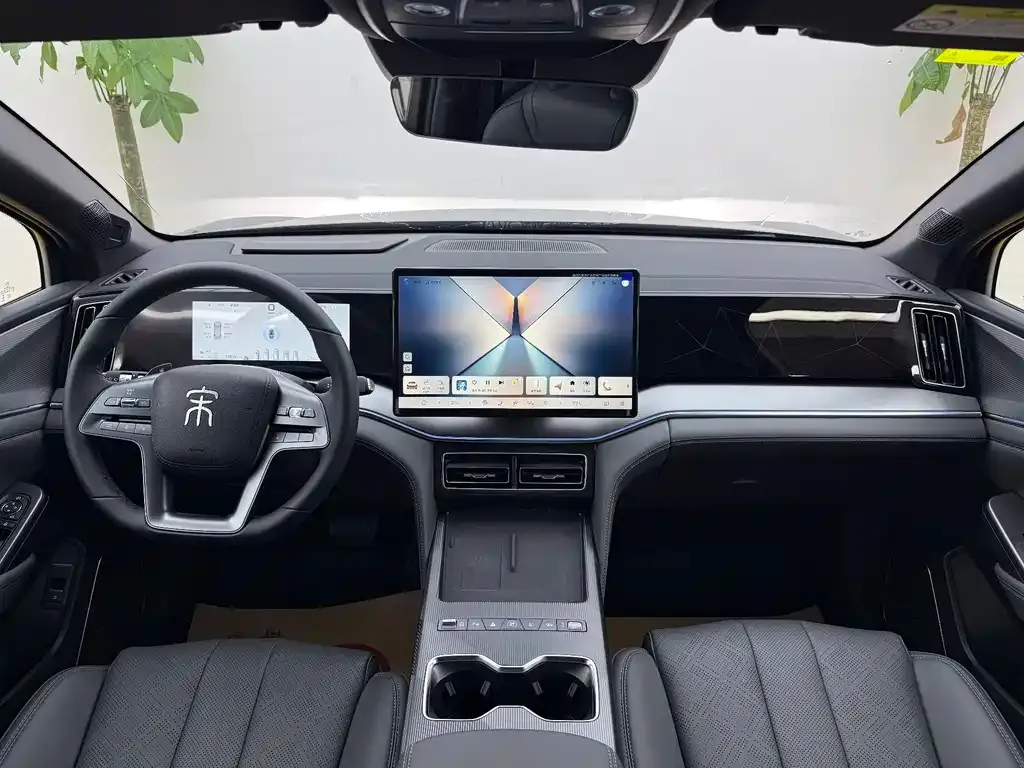 BYD L DM-i — фото 9