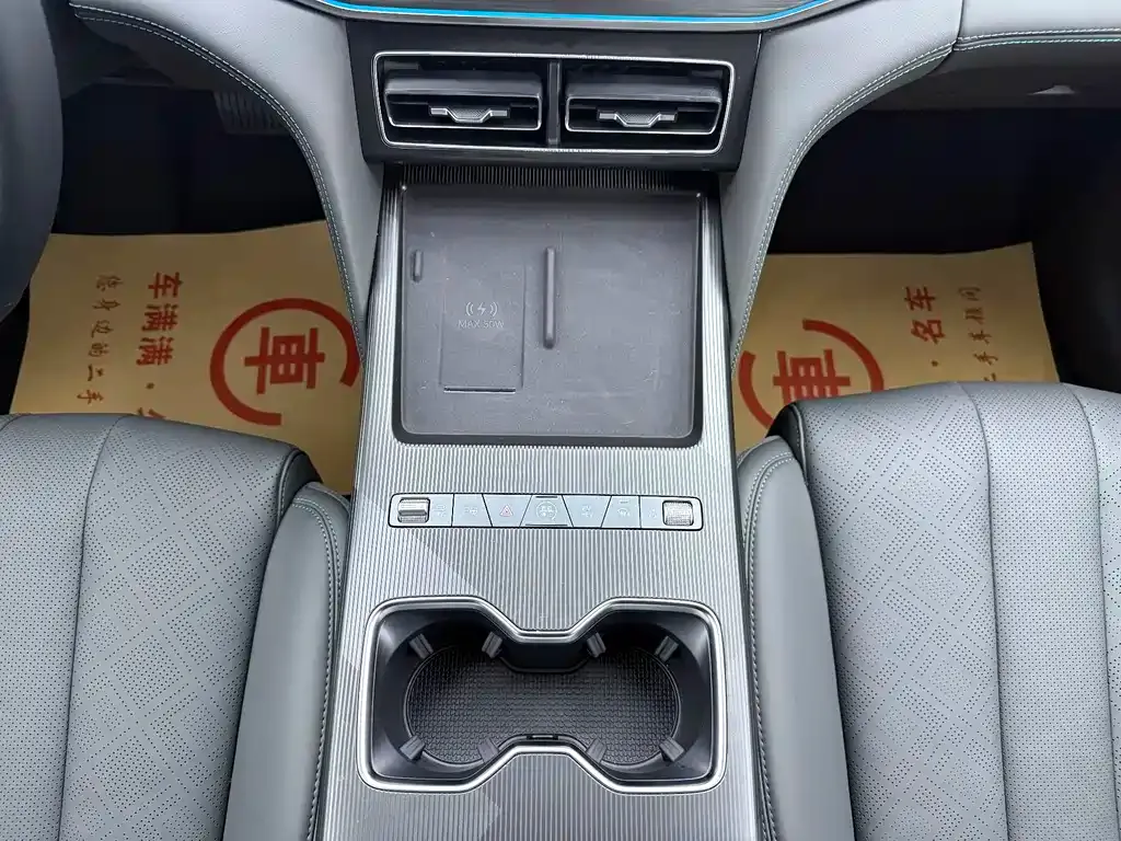 BYD L DM-i — фото 10